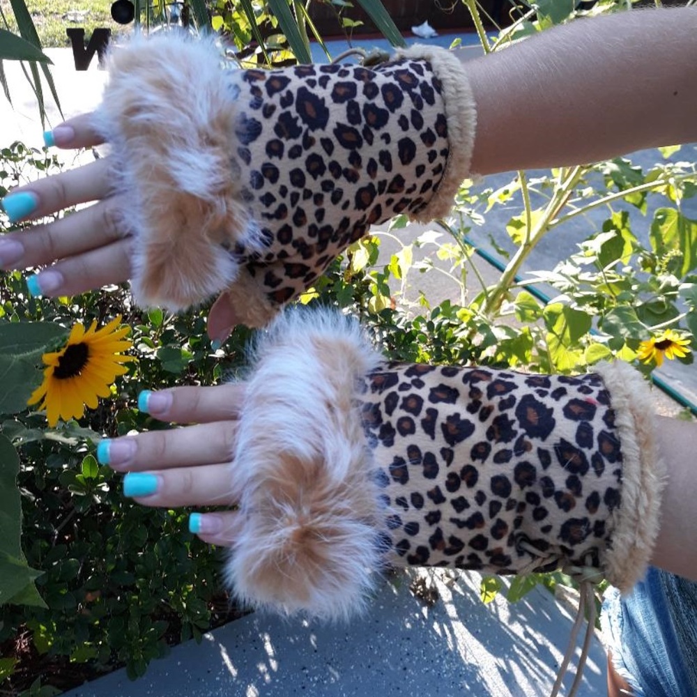 Leopard Light-Brown Fingerless Gloves